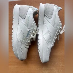 Reebok Classic Harman Run Sneakers Color:lovely Chalk/Seaside Grey Size 9M EUC